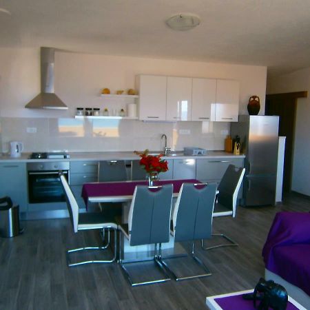 Apartment Willy คอมีชา ภายนอก รูปภาพ