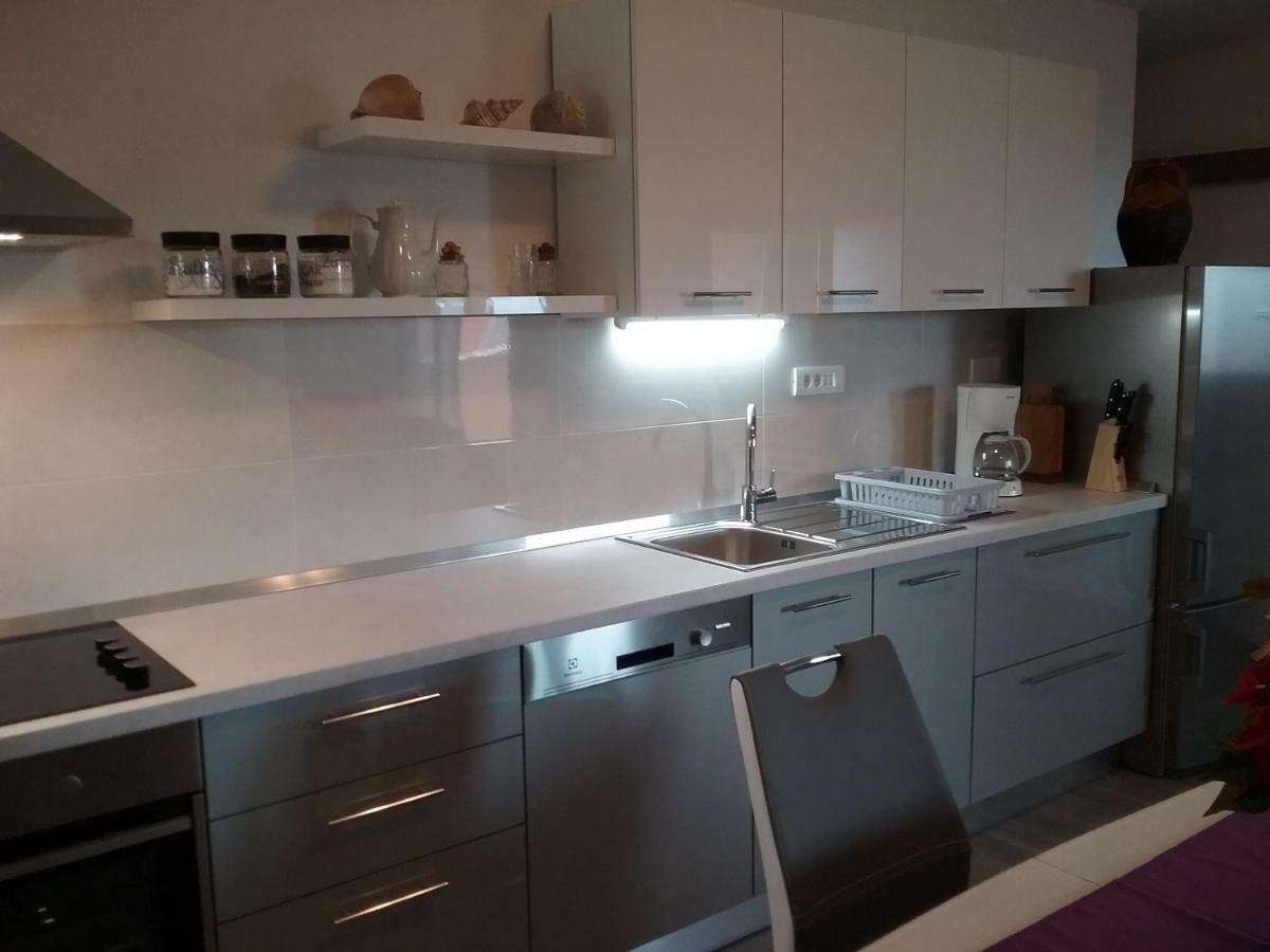 Apartment Willy คอมีชา ภายนอก รูปภาพ