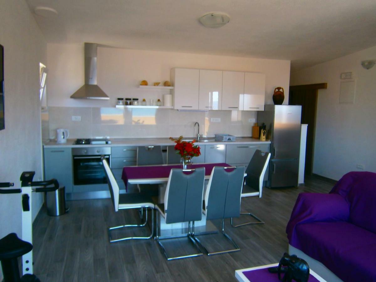 Apartment Willy คอมีชา ภายนอก รูปภาพ